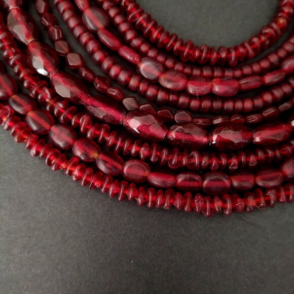 Vintage multi strand layered various red glass beaded necklace - Picture 9 of 16